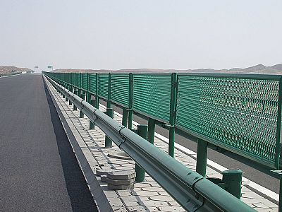 拱墅护栏板是长期设置的围护产品 受损后只需要部分进行更换